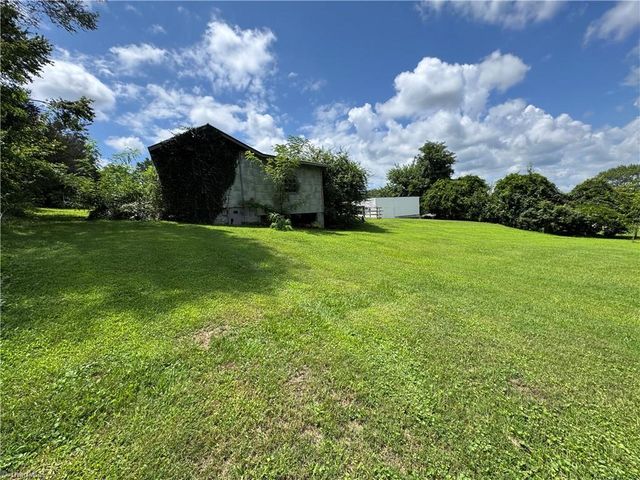 816 W Haymore Street, Mount Airy, NC 27030