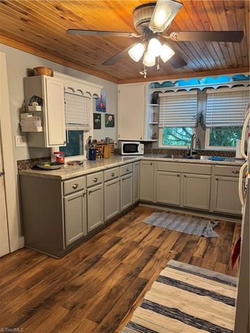 816 W Haymore Street, Mount Airy, NC 27030