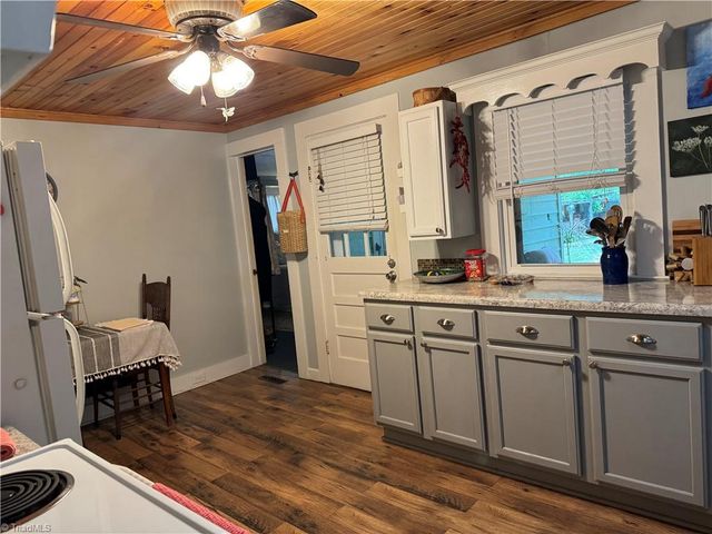 816 W Haymore Street, Mount Airy, NC 27030