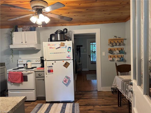 816 W Haymore Street, Mount Airy, NC 27030
