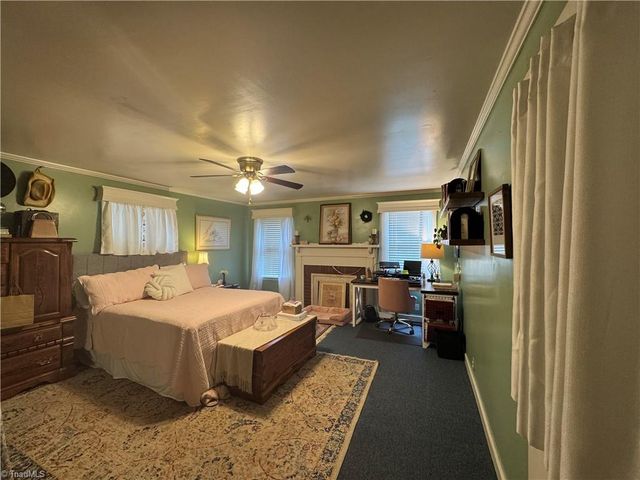 816 W Haymore Street, Mount Airy, NC 27030