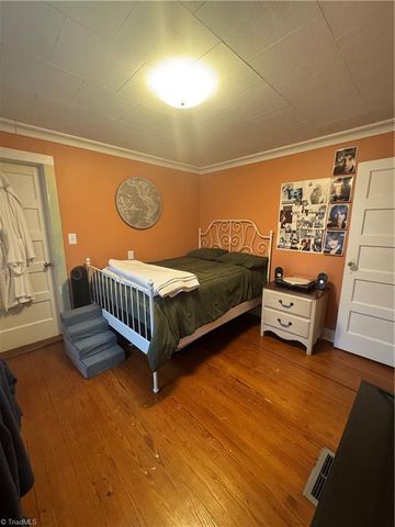 816 W Haymore Street, Mount Airy, NC 27030