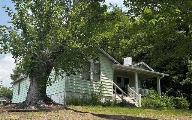 816 W Haymore Street, Mount Airy, NC 27030