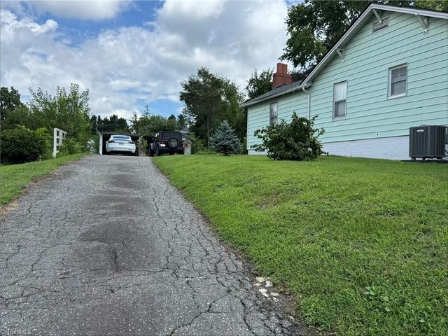 816 W Haymore Street, Mount Airy, NC 27030