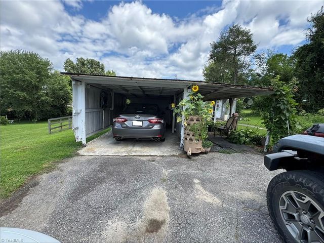 816 W Haymore Street, Mount Airy, NC 27030