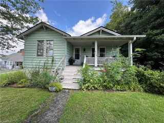 816 W Haymore Street, Mount Airy, NC 27030