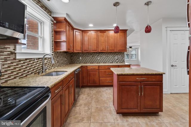152 E 7TH ST, Burlington, NJ 08016