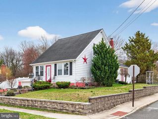 152 E 7TH ST, Burlington, NJ 08016