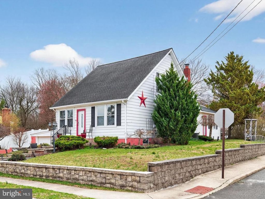 152 E 7TH ST, BURLINGTON, NJ 08016 — exterior