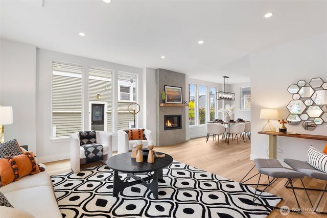 2511 2nd Avenue W, Seattle, WA 98119