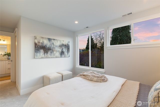 2511 2nd Avenue W, Seattle, WA 98119