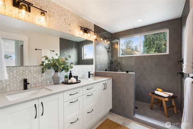 2511 2nd Avenue W, Seattle, WA 98119
