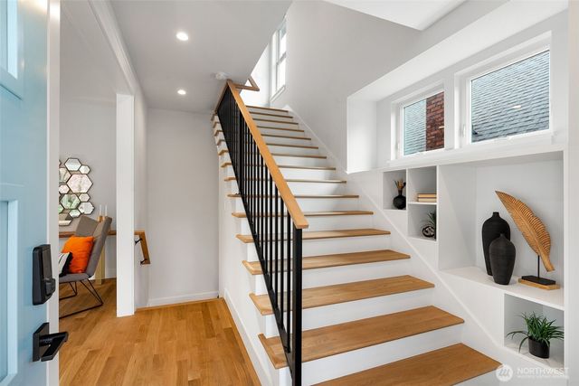 2511 2nd Avenue W, Seattle, WA 98119