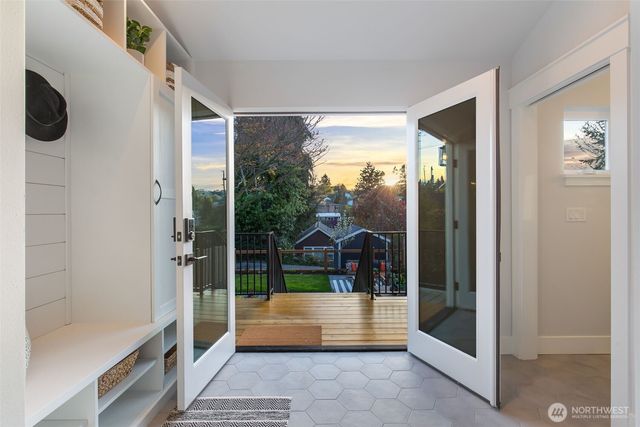 2511 2nd Avenue W, Seattle, WA 98119