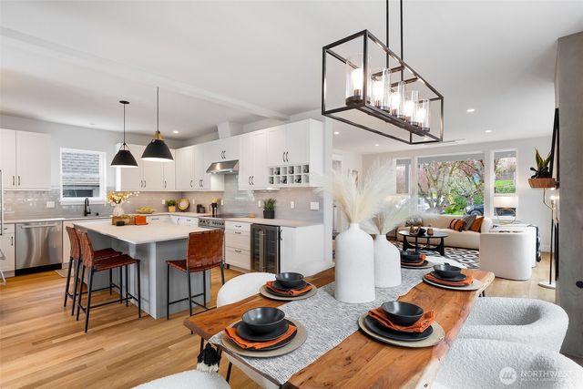 2511 2nd Avenue W, Seattle, WA 98119