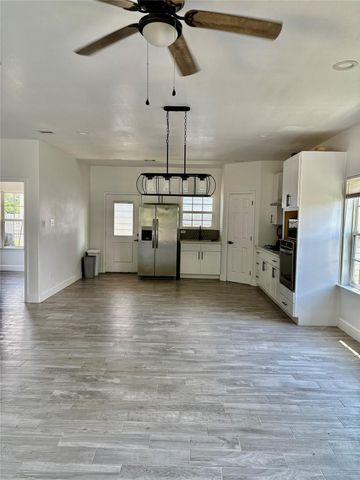 4827 1st Street, Houston, TX 77504
