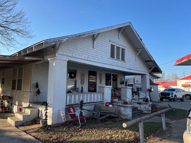 325 N 5th Street, Okemah, OK 74859