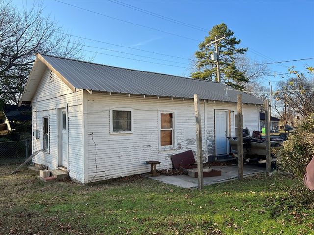 325 N 5th Street, Okemah, OK 74859