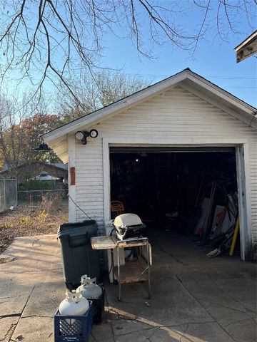 325 N 5th Street, Okemah, OK 74859
