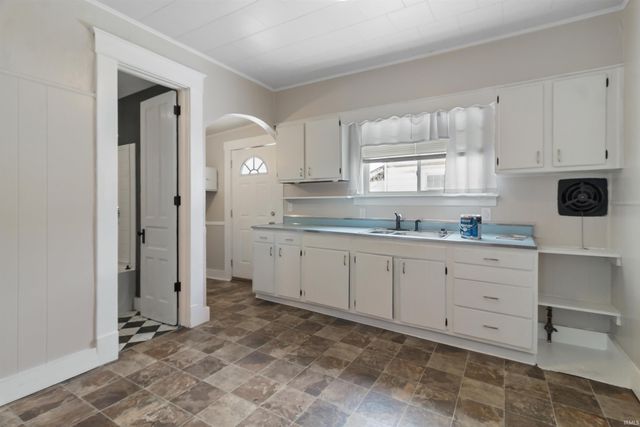 209 S Whites Avenue, Marion, IN 46952