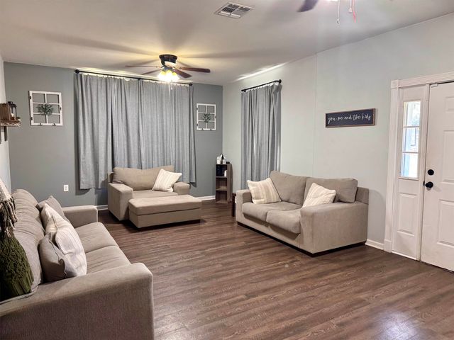 588 Pacific St, Berwick, LA 70342