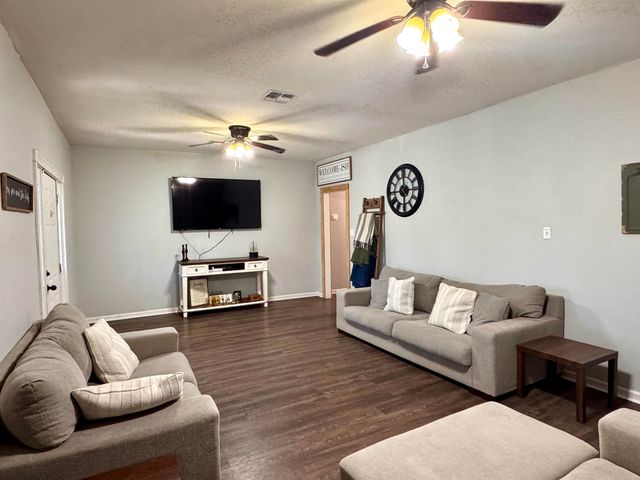 588 Pacific St, Berwick, LA 70342