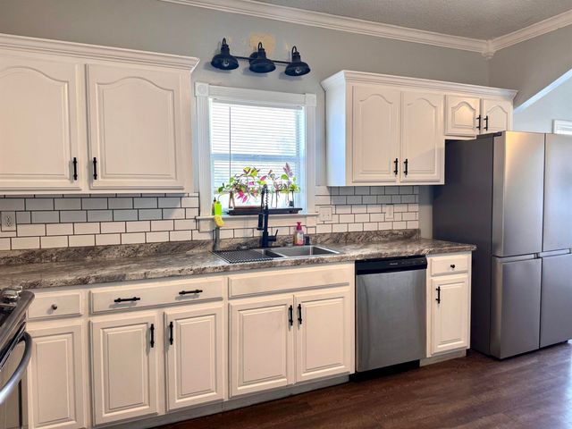 588 Pacific St, Berwick, LA 70342