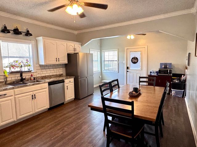 588 Pacific St, Berwick, LA 70342