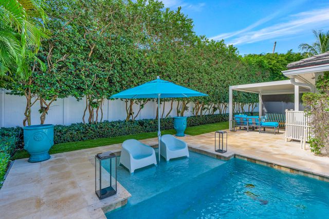 136 WORTH Court S, West Palm Beach, FL 33405