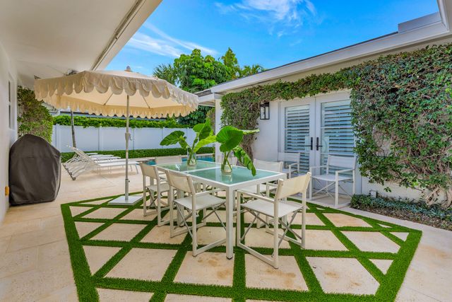 136 WORTH Court S, West Palm Beach, FL 33405