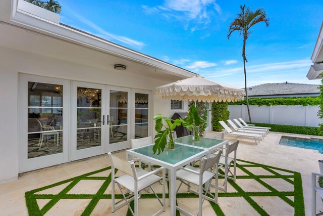 136 WORTH Court S, West Palm Beach, FL 33405