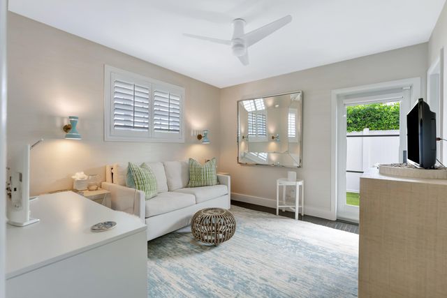 136 WORTH Court S, West Palm Beach, FL 33405