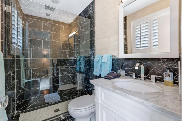 136 WORTH Court S, West Palm Beach, FL 33405