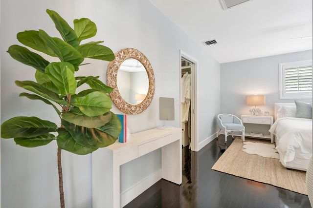 136 WORTH Court S, West Palm Beach, FL 33405