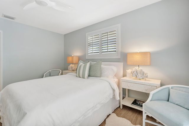 136 WORTH Court S, West Palm Beach, FL 33405