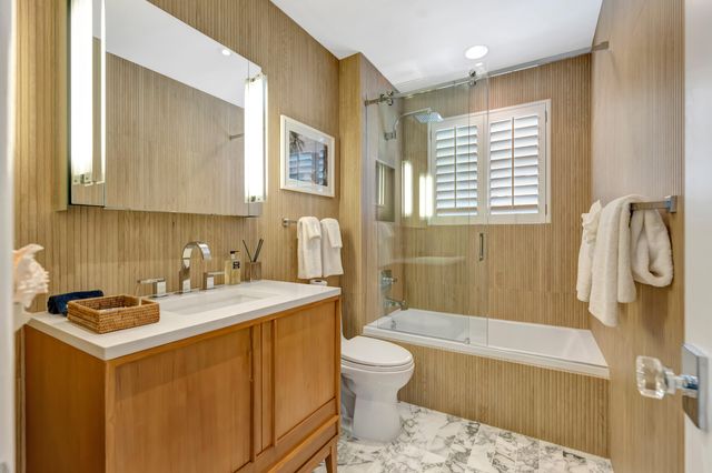136 WORTH Court S, West Palm Beach, FL 33405