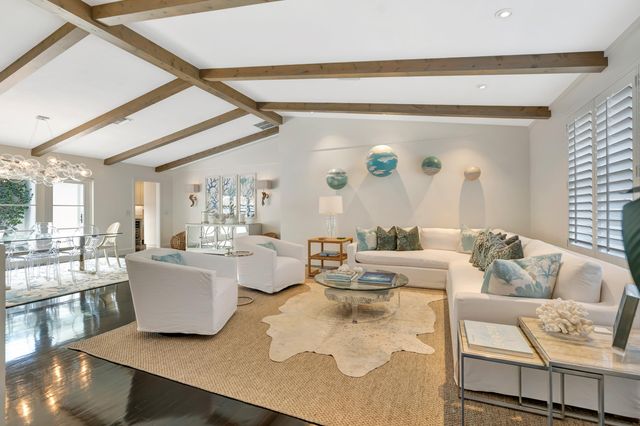 136 WORTH Court S, West Palm Beach, FL 33405