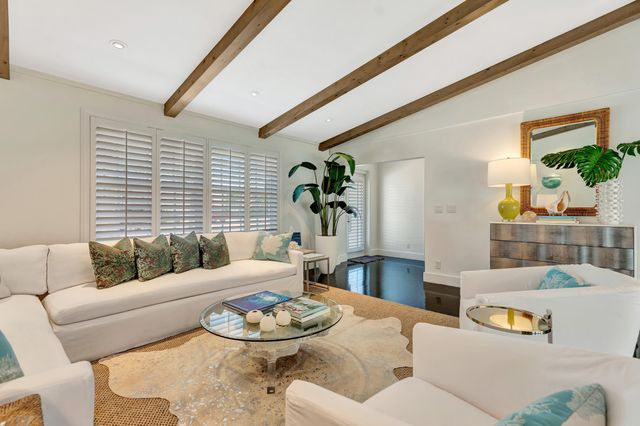 136 WORTH Court S, West Palm Beach, FL 33405