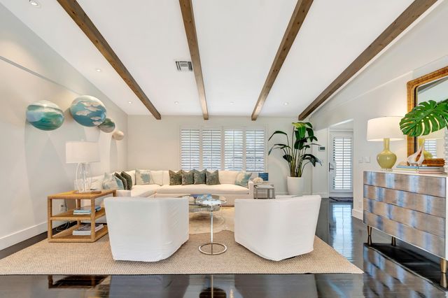 136 WORTH Court S, West Palm Beach, FL 33405