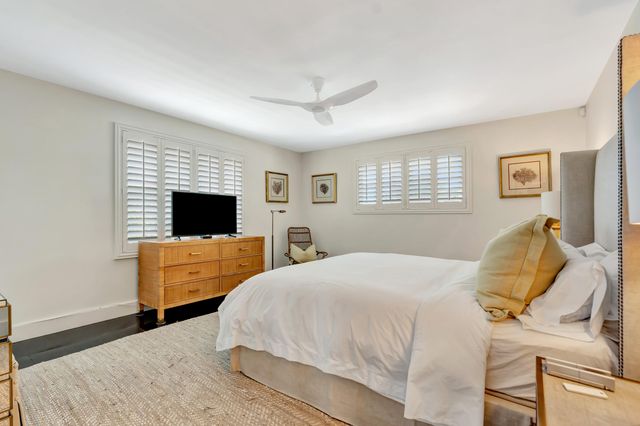 136 WORTH Court S, West Palm Beach, FL 33405