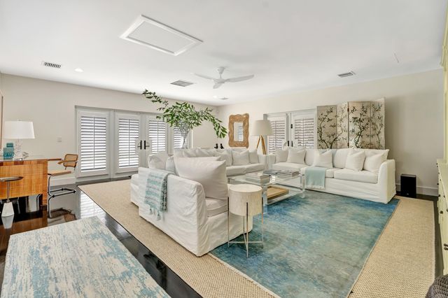 136 WORTH Court S, West Palm Beach, FL 33405