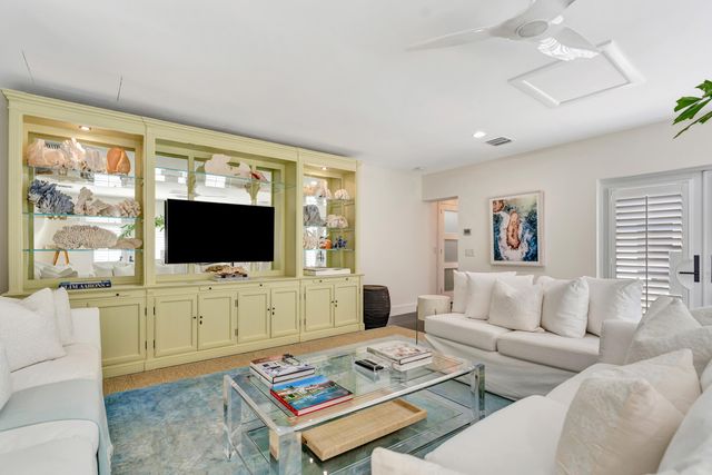 136 WORTH Court S, West Palm Beach, FL 33405