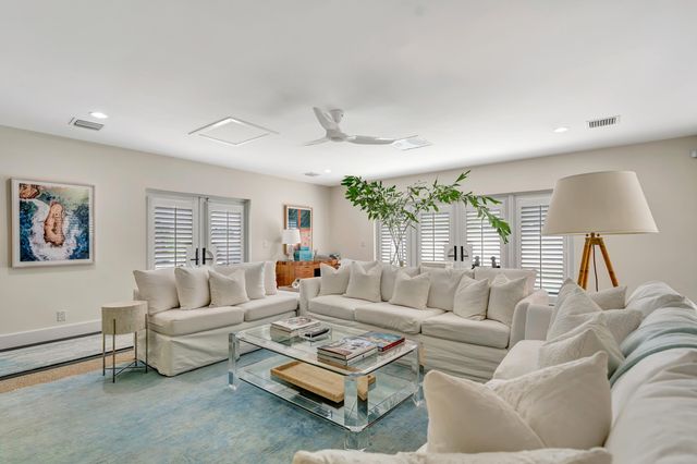 136 WORTH Court S, West Palm Beach, FL 33405