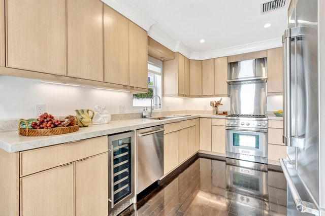 136 WORTH Court S, West Palm Beach, FL 33405