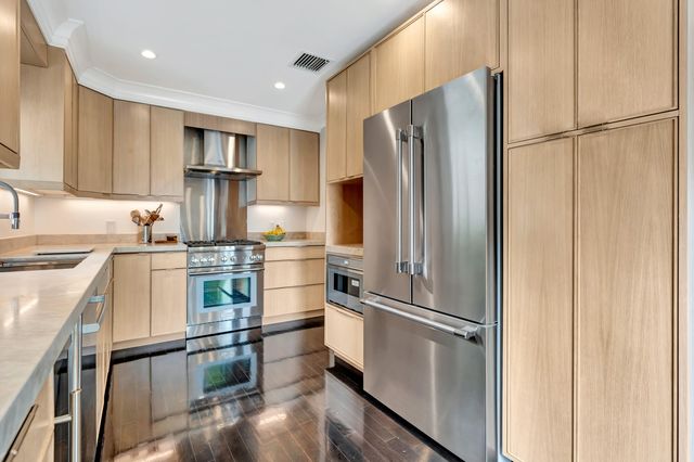136 WORTH Court S, West Palm Beach, FL 33405