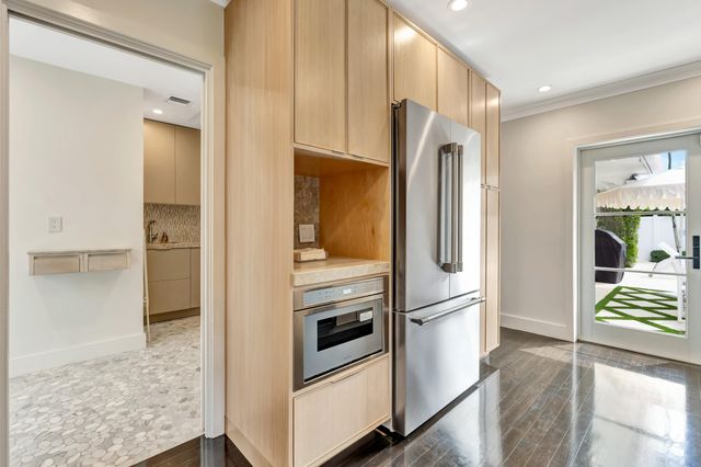 136 WORTH Court S, West Palm Beach, FL 33405