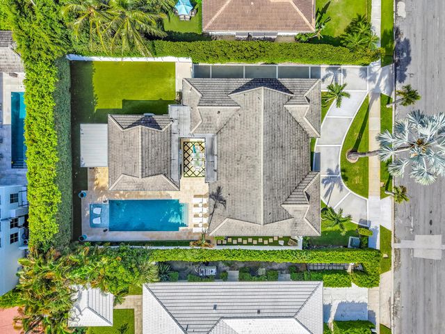 136 WORTH Court S, West Palm Beach, FL 33405