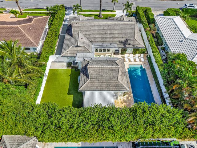 136 WORTH Court S, West Palm Beach, FL 33405
