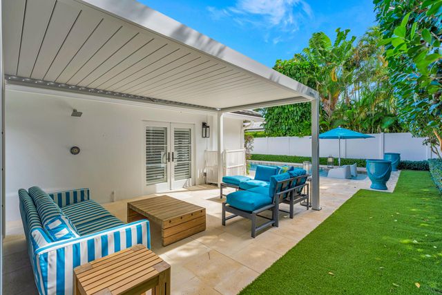 136 WORTH Court S, West Palm Beach, FL 33405