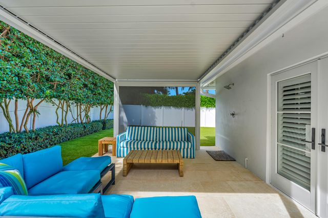 136 WORTH Court S, West Palm Beach, FL 33405
